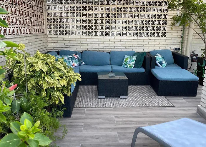 Spacious Penthouse With Big Private Terrace & View شقة *