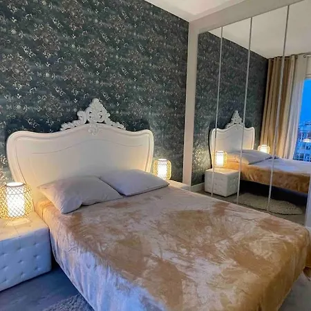 Apartmán Spacious Penthouse With Big Private Terrace & View