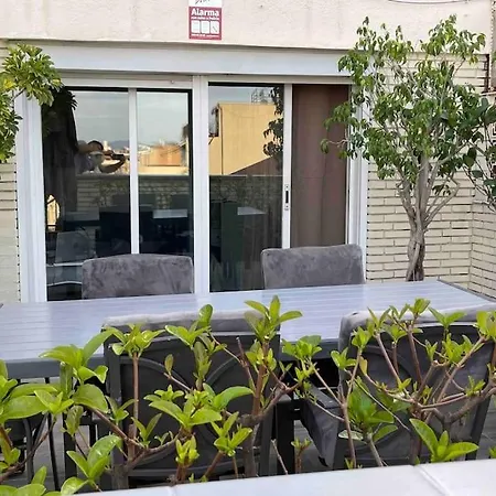 Spacious Penthouse With Big Private Terrace & View Apartmán