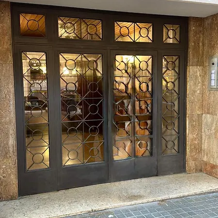 Spacious Penthouse With Big Private Terrace & View Apartmán